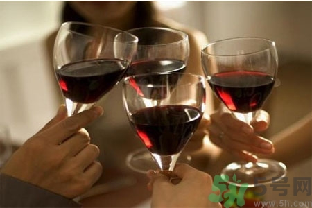 過敏性鼻炎能喝酒嗎？過敏性鼻炎能不能喝酒？