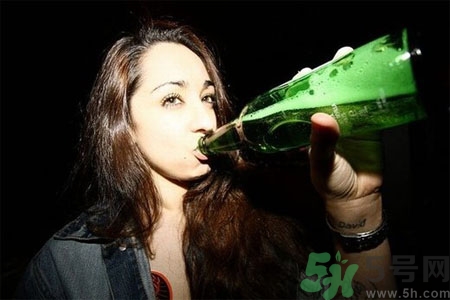 過敏性鼻炎能喝酒嗎？過敏性鼻炎能不能喝酒？