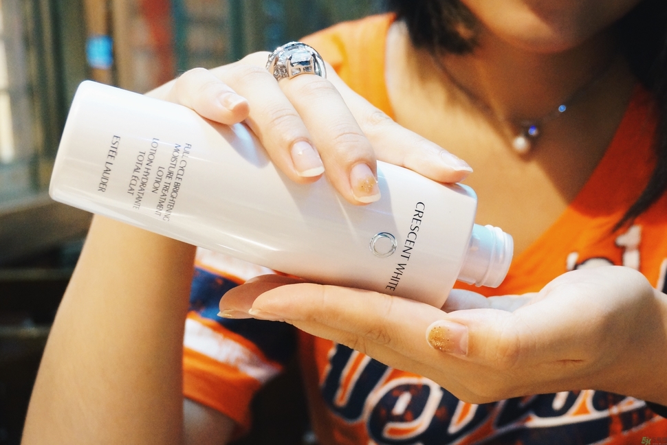 雅詩蘭黛晶透沁白淡斑精粹水怎么樣？雅詩蘭黛淡斑水好用嗎？