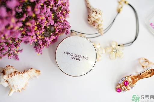 age20s粉底霜粉色和白色有什么區(qū)別？