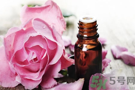 豐胸精油有副作用嗎？豐胸精油的按摩方法是什么？