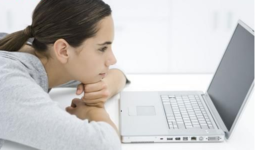 對著電腦久了頭痛是怎么回事？對著電腦頭痛怎么辦？