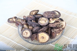 板栗和香菇能一起吃嗎?板栗和香菇一起吃會怎么樣 板栗和香菇能一起吃嗎?板栗和香菇一起吃會怎么樣