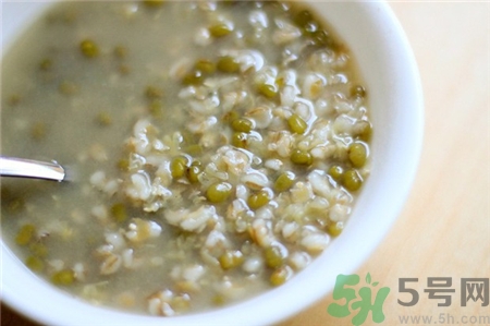 秋老虎吃什么好?薏仁綠豆粥對付秋老虎 秋老虎吃什么好?薏仁綠豆粥對付秋老虎