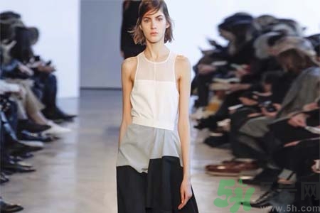 胸部太小的原因是什么？導(dǎo)致胸部變小的原因有哪些？