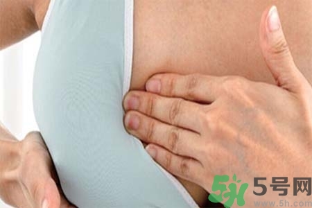 乳房上有硬塊怎么辦？乳房有硬塊的病因是什么？
