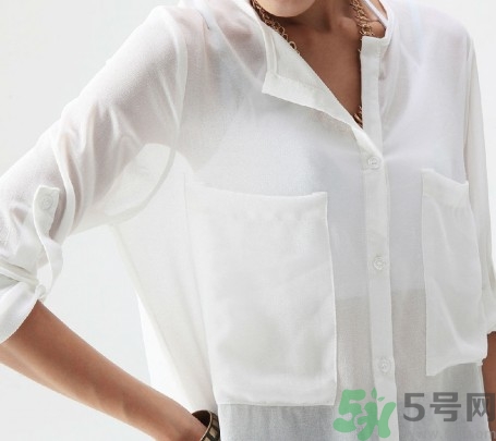 出汗后衣服發(fā)黃怎么清洗?為什么衣服發(fā)黃 出汗后衣服發(fā)黃怎么清洗?為什么衣服發(fā)黃