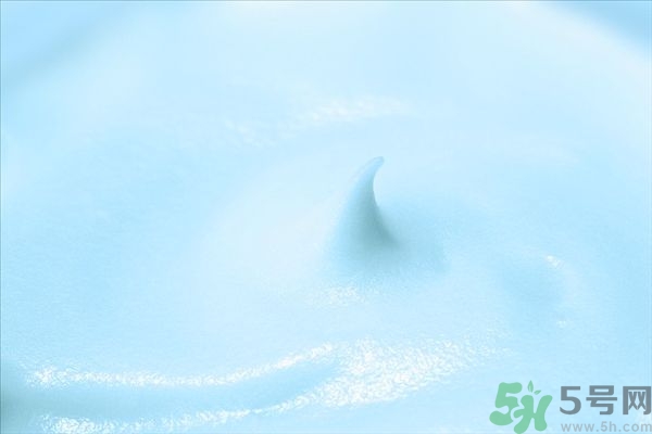 妝前乳可以代替隔離霜嗎？妝前乳可以代替乳液嗎？