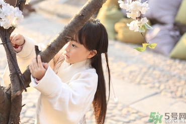 11歲女孩胸部發(fā)育正常嗎？11歲女生的標(biāo)準(zhǔn)胸圍是多少？