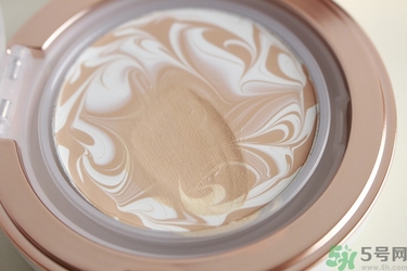 age20s粉底好還是赫拉氣墊好？