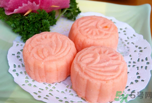 冰皮月餅放冰箱變硬怎么回事？冰皮月餅放冷藏還是冷凍？？