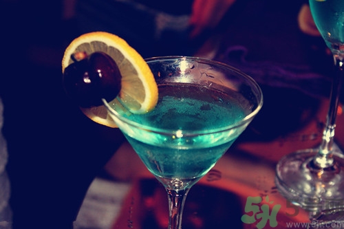 林丹比賽喝的是什么飲料?林丹喝的藍色飲料介紹