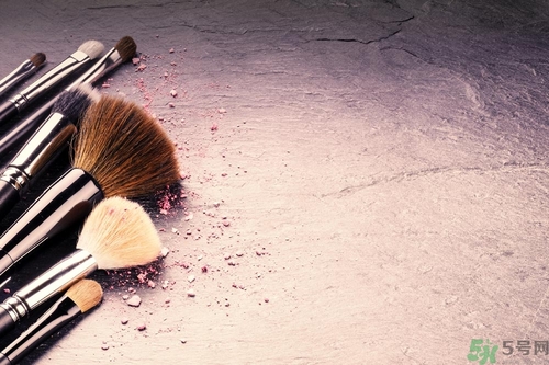 眼線(xiàn)筆和眼線(xiàn)液哪個(gè)好用？眼線(xiàn)筆和眼線(xiàn)膠筆有什么區(qū)別？