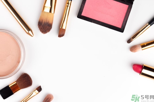 眼線(xiàn)筆和眼線(xiàn)液哪個(gè)好用？眼線(xiàn)筆和眼線(xiàn)膠筆有什么區(qū)別？