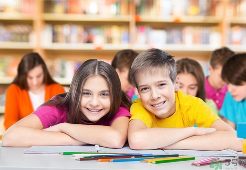 怎么讓女孩子喜歡自己？怎么讓男孩子喜歡自己？