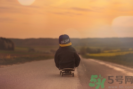 玩滑板腳裸疼怎么回事?玩滑板腳裸疼怎么辦 玩滑板腳裸疼怎么回事?玩滑板腳裸疼怎么辦