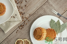 月餅的保質(zhì)期一般是多久?月餅過期10天還能吃嗎 月餅的保質(zhì)期一般是多久?月餅過期10天還能吃嗎