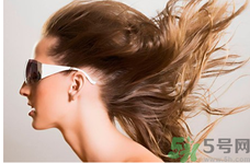 女人產(chǎn)后脫發(fā)是什么原因？產(chǎn)后脫發(fā)嚴(yán)重怎么辦？