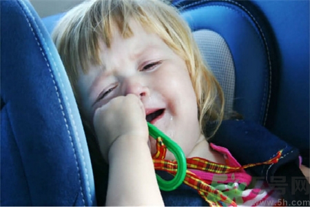 寶寶暈車吃什么好？如何避免寶寶暈車？