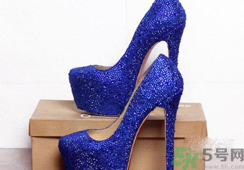 扁平足可以穿高跟鞋嗎？扁平足適合穿什么鞋？