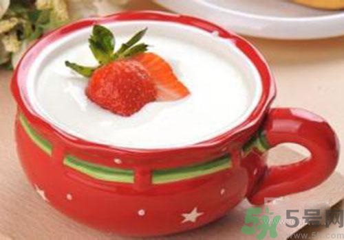 純牛奶和酸奶哪個營養(yǎng)更高？喝純牛奶好還是酸奶好？