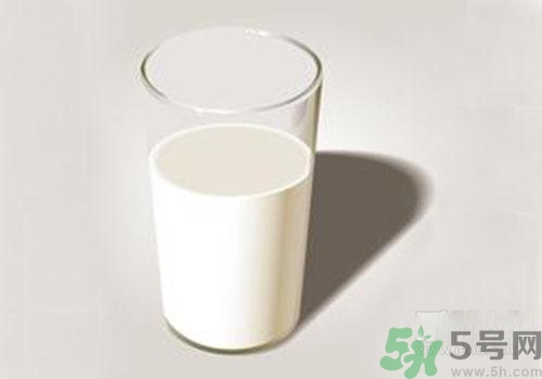 喝純牛奶會上火嗎？喝純牛奶有什么壞處？
