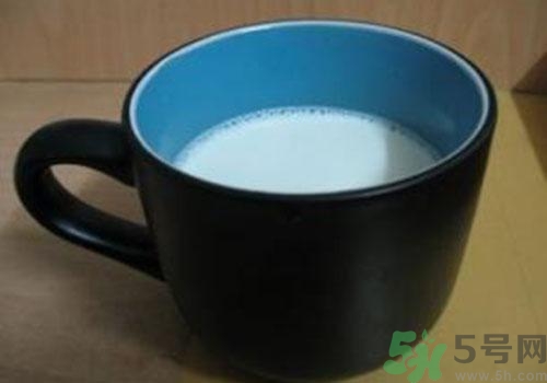 喝純牛奶會上火嗎？喝純牛奶有什么壞處？