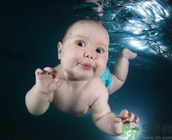 嬰兒游泳好不好？嬰兒游泳的好處及注意事項(xiàng)