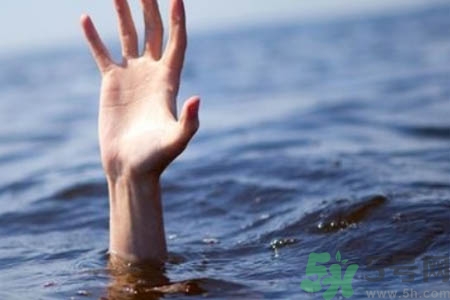 溺水怎么辦？溺水如何自救？