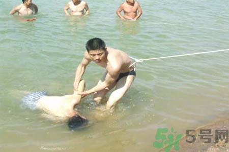 溺水怎么辦？溺水如何自救？