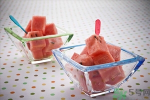 凍成冰的西瓜能吃嗎？吃西瓜拉肚子是怎么回事？