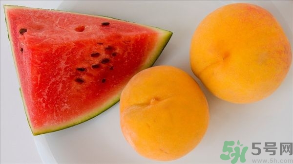 凍成冰的西瓜能吃嗎？吃西瓜拉肚子是怎么回事？