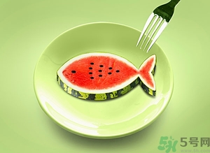 凍成冰的西瓜能吃嗎？吃西瓜拉肚子是怎么回事？