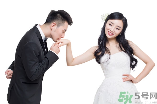 第一次接吻怎么接？和男生接吻沒感覺怎么辦？