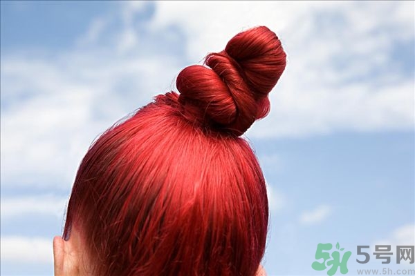 頭發(fā)染多了有什么危害？染什么顏色的頭發(fā)顯皮膚白？