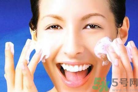 太陽穴長痘怎么辦？如何祛除太陽穴上的痘痘？