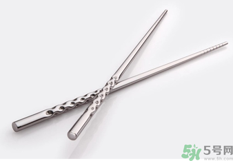 用不銹鋼筷子吃飯好不好？不銹鋼筷子有毒嗎？