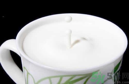 鈣片能和牛奶一起吃嗎？鈣片不能和什么一起吃？