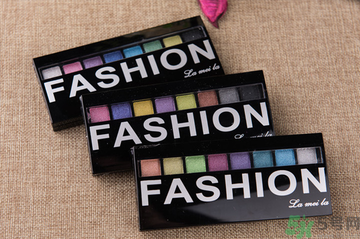 眼影里面的亮粉有害嗎？眼影里有滑石粉有害嗎？