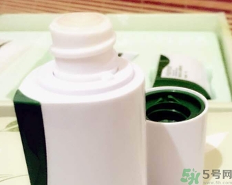 韓后茶蕊嫩白系列適合什么膚質(zhì)？韓后茶蕊baby白適合敏感肌嗎？