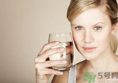 臉上有紅血絲可以去角質嗎？臉上有紅血絲怎么去角質？