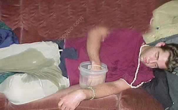 15歲男孩為什么會(huì)尿床？15歲男孩尿床怎么治療？