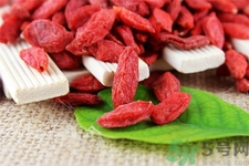 枸杞酒的作用與功效 枸杞酒的適用人群 枸杞酒的作用與功效 枸杞酒的適用人群