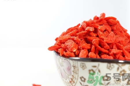 枸杞子泡酒可以壯陽嗎？枸杞子泡酒有副作用嗎？