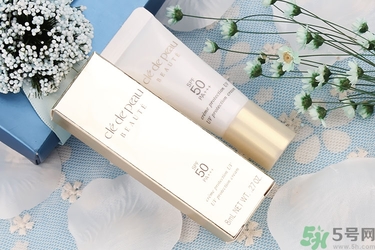 隔離霜用洗面奶能洗掉嗎？涂隔離霜需要卸妝嗎？