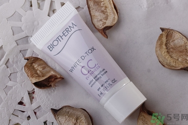 隔離霜會(huì)悶痘嗎？隔離霜會(huì)傷害皮膚嗎？