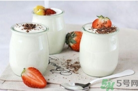 月餅可以和酸奶一起吃嗎？吃月餅可以喝酸奶嗎？