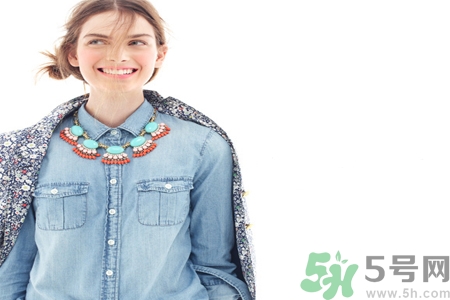 白衣服被染色怎么辦？衣服染色去除小竅門