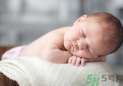 寶寶屁股上長小紅疙瘩是怎么回事？寶寶屁股上長小紅疙瘩怎么辦?