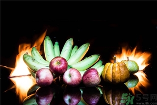 蘋果和香蕉能不能一起吃？蘋果和香蕉能一起榨汁嗎？